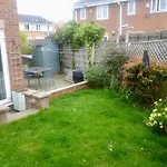 Manchester 2 Bedroom House With Garden